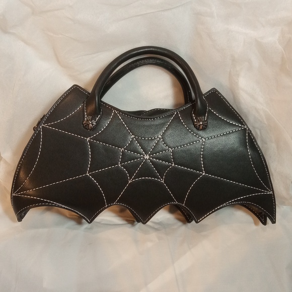 Handbags - NWOT Funky Spider/Bat purse👜👜